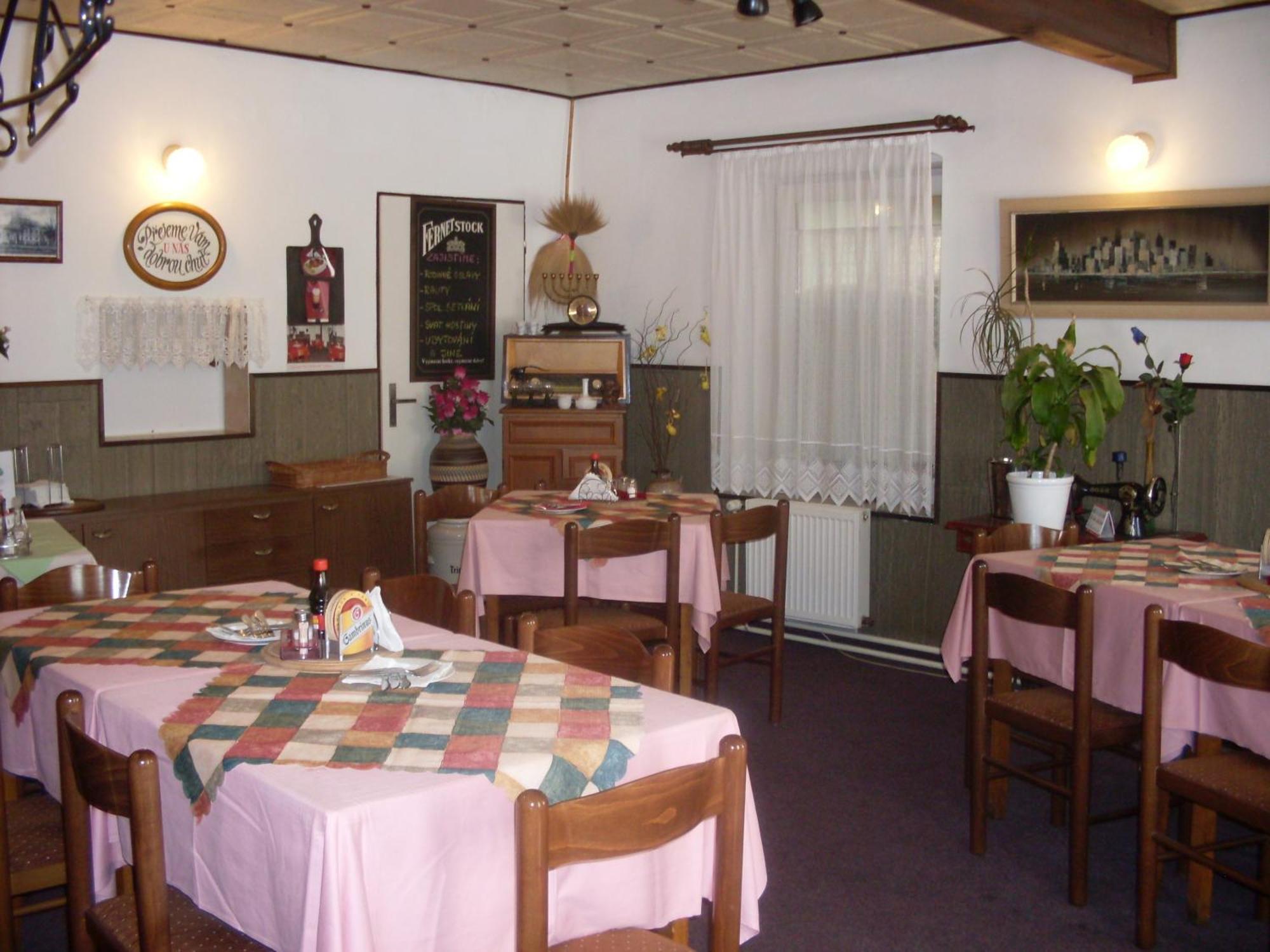 Pension U Kastanu Κάρλοβι Βάρι Εξωτερικό φωτογραφία