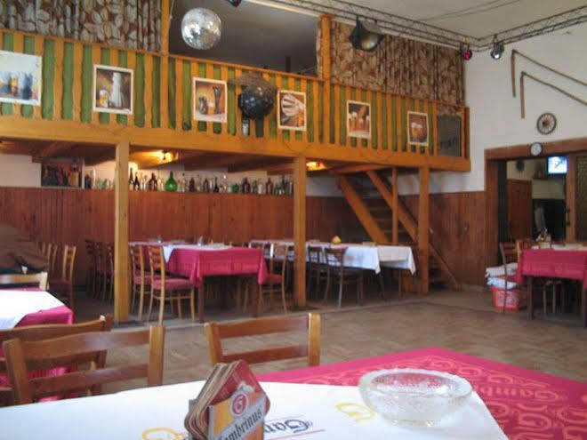 Pension U Kastanu Κάρλοβι Βάρι Εξωτερικό φωτογραφία